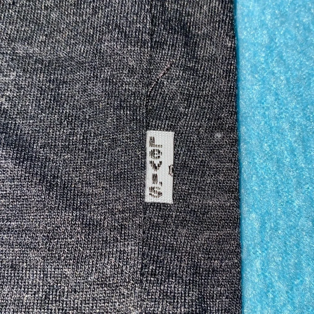 LEVI’S LEVI STRAUSS & CO henley style longsleeve crewneck charcoal gray NEW SZ M